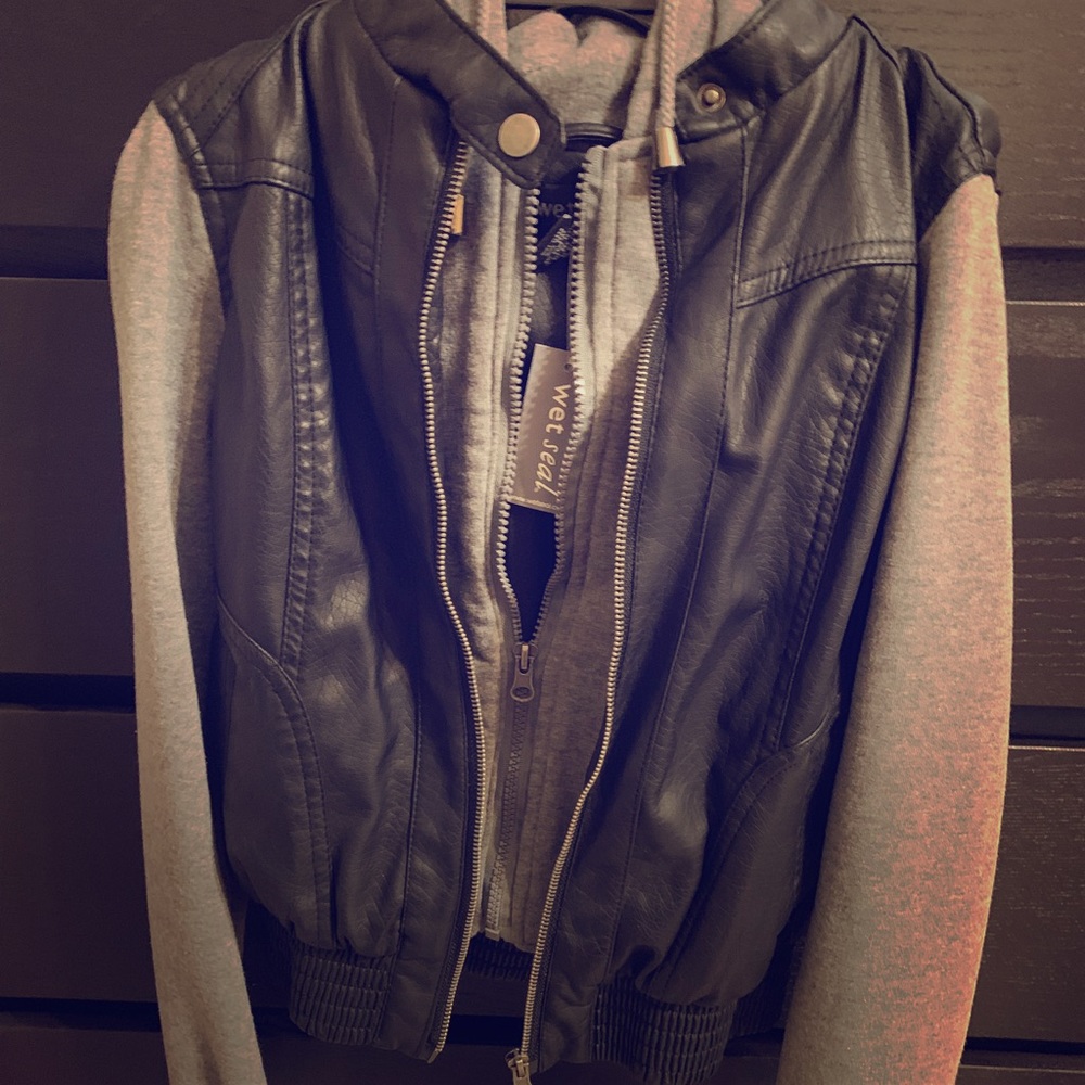 BRAND NEW MOTO JACKET FAUX LEATHER HOODIE. SIZE S.